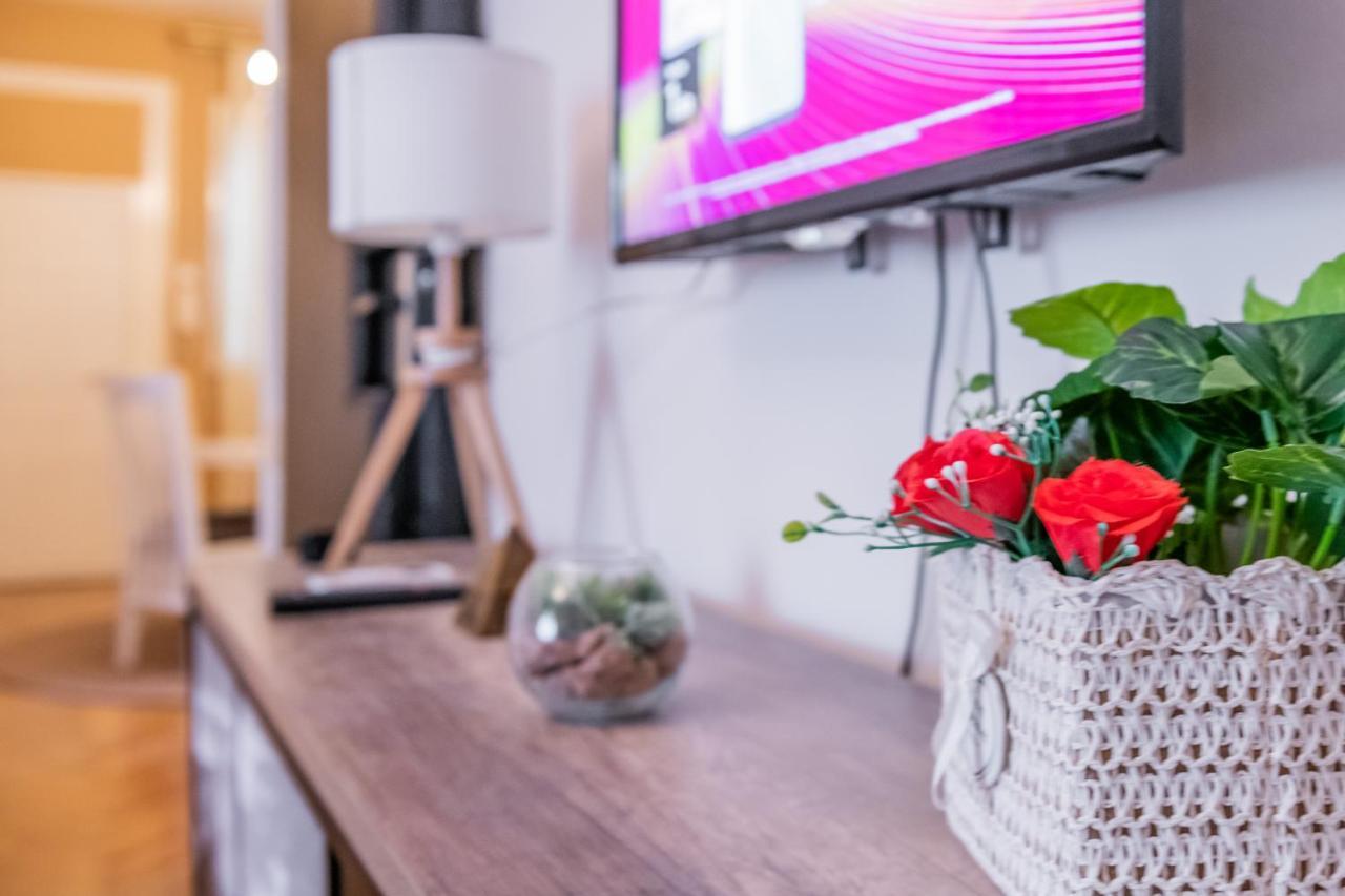Neimar Apartment With Great Wi-Fi And Free Parking Belgrado Esterno foto